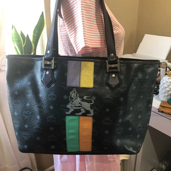 MCM Lion Princess Tote - Picture 12 of 12